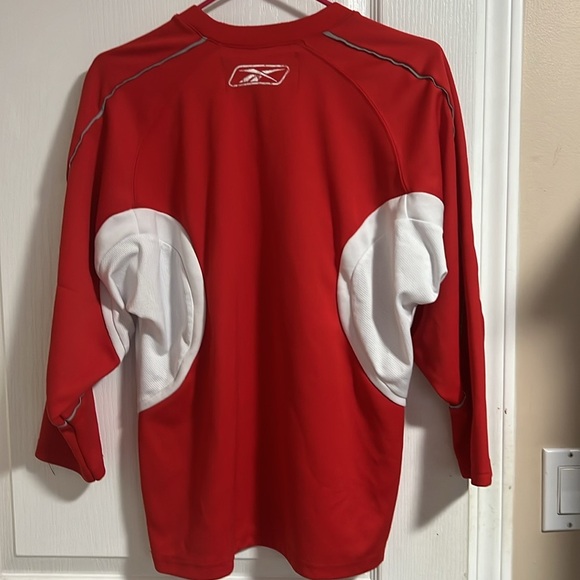 CALGARY FLAMES HOCKEY JERSEY - Picture 5 of 7